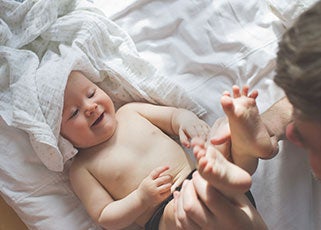 newborn-changing_nappy-home