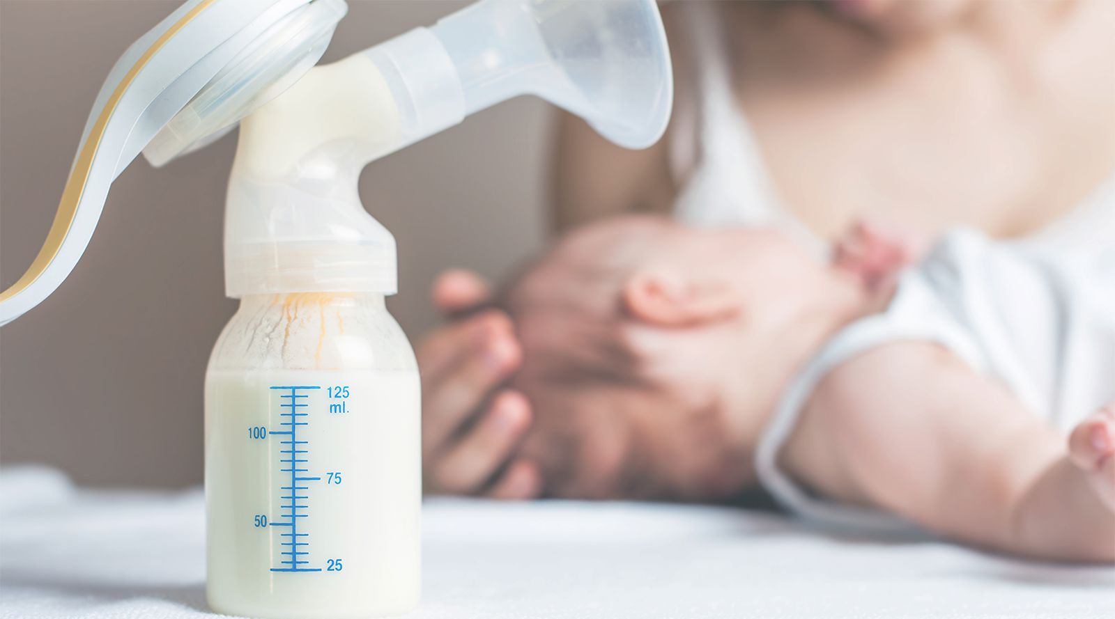 https://www.smababy.co.uk/sites/default/files/2019-12/newborn-expressing_breast_milk-big_banner.jpg