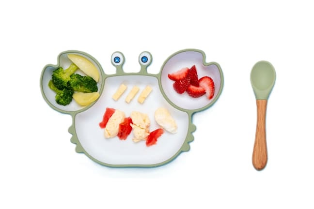 A child’s plate of food